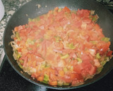 Foto del paso 4 de la receta: Fideuá de verduras y langostinos con allioli de rábanos