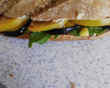 Foto del paso 9 de la receta: Bocadillo de berenjena y tomate con miel y vinagreta de mostaza