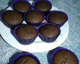 Foto langkah ke 6 dari resep Cupcake cokelat irit telur.