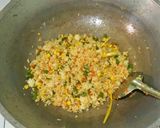 Foto langkah ke 4 dari resep Nasi Goreng Kari Vegan.