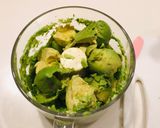 Foto del passaggio 3 della ricetta Cavatelli al pesto di avocado e asparagi