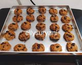 Foto langkah ke 11 dari resep Choco Chips-Cranberries Cookies Simple, Renyah dan Yummy.