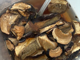 Arroz de secreto ibérico con boletus y alcachofas