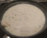 Foto del paso 5 de la receta: Merluza al horno con salmón ahumado, gambas y patatas