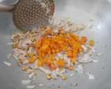 A picture of step 2 of Semolina upma.