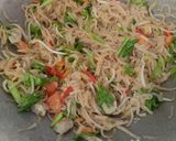 Foto langkah ke 6 dari resep Mie Sagu Goreng Khas Riau.