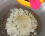 Gambar langkah 2 resipi Telur dadar rangup.