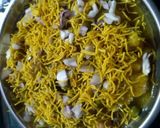 A picture of step 5 of Toast in matar daal.