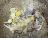 Gambar langkah 1 resipi Sup ayam kampung simple.