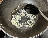 A picture of step 2 of Stir-Fry Tomato with Egg 🍅🍳.