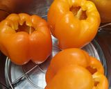 Foto del paso 1 de la receta: Pollo en salsa de pimientos y chorizo