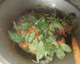 Foto langkah ke 4 dari resep Patin pedas kemangi.