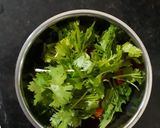 A picture of step 2 of Coriander tomato chutney.