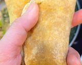 Hình bước làm 6 của món Burrito nhân miến, cải thìa, ức gà
