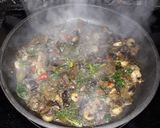 Foto del paso 3 de la receta: Arroz integral con latas y sofrito de verduras con setas