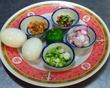 รูปขั้นตอนการทำที่ 1 ของ ยำไข่เค็ม