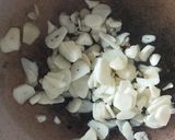 Foto langkah ke 1 dari resep Black Garlic Oil.