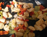 Foto del paso 3 de la receta: Quesadillas de pollo