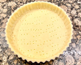 Foto del paso 7 de la receta: Tarta con peras en almíbar y crema de almendras “sin gluten “