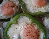 Foto del paso 1 de la receta: Desayuno de campeones 1.7 huevos y pimientos
