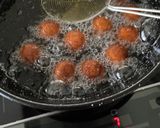 A picture of step 2 of Gulab jambu wreath.