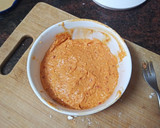 Foto del paso 1 de la receta: Tostas de dúo de paté (atún; y de queso de cabra, pimiento)