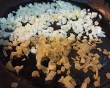 Foto del paso 1 de la receta: Fideos tirabuzón con salsa de choritos