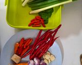 Foto langkah ke 1 dari resep Ayam Woku Kemangi.