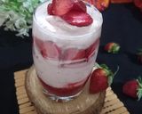 A picture of step 4 of Strawberry Mousse.