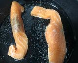 Foto del paso 3 de la receta Salmón en salsa de cebolla