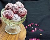 બીટ ના લાડુ (Beetroot Ladoo Recipe In Gujarati) રેસીપી સ્ટેપ3ફોટો