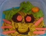 Foto langkah ke 4 dari resep Bekal Anak Mie Goreng karakter kucing mudah unik.