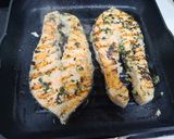 Foto del paso 6 de la receta: Salmón emperejilado a la plancha