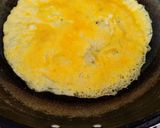 Foto langkah ke 2 dari resep Telur dadar kuah santan.