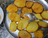 A picture of step 6 of Fried brinjals and potatoes.