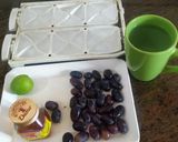 A picture of step 1 of Grape lemon refresher.