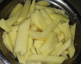Foto del paso 1 de la receta: Papas fritas con salsa de cheddar, panceta y cebolla de verdeo