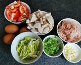 รูปขั้นตอนการทำที่ 1 ของ คั่วไข่ใส่แหนมและหมูยอ