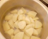 A picture of step 2 of Herbal-baked crispy potatoes#Teamcontest#baking Classy.