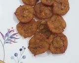 A picture of step 3 of Aloo garlic biscuits.
