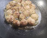 صورة لخطوة 2 من وصفة معكرونة بكرات اللحمة والفطر