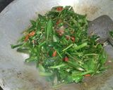 Foto langkah ke 4 dari resep Tumis Genjer Ebi.