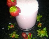 A picture of step 6 of Strawberry creamy milkshake.