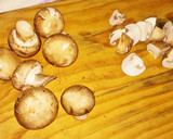 Foto del paso 2 de la receta: Filetes de pechuga de pollo a la crema de champiñones