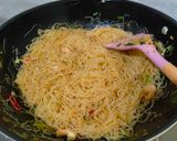 Foto langkah ke 4 dari resep Bihun Goreng Simpel.