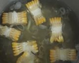 Foto langkah ke 3 dari resep Sayur Bening Oyong Jagung.