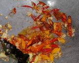 Foto langkah ke 2 dari resep Tumis pare udang.