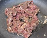 Gambar langkah 3 resipi Beef wraps.