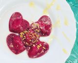 Foto del passaggio 8 della ricetta Ravioli di barbabietola alla ricotta e miele
