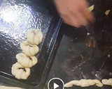 Foto del paso 6 de la receta: Medialunas dulces de manteca